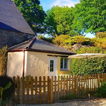 Le Vieux Moulin Gites - A Charming Stone Cottage With Garden View And Seasonal Pool Guégon Dış mekan fotoğraf