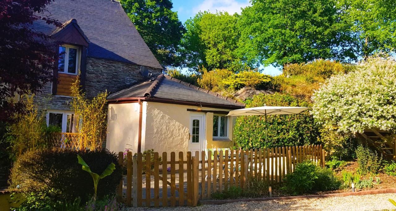 Le Vieux Moulin Gites - A Charming Stone Cottage With Garden View And Seasonal Pool Guégon Dış mekan fotoğraf