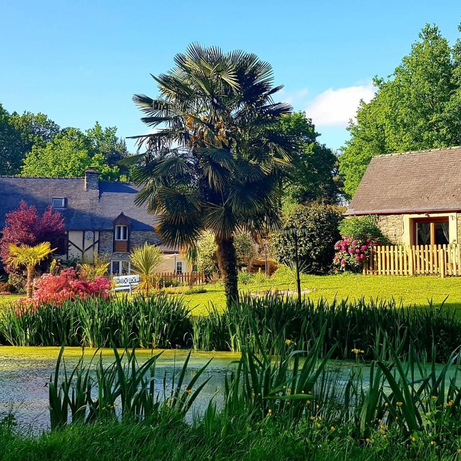 Le Vieux Moulin Gites - A Charming Stone Cottage With Garden View And Seasonal Pool Guégon Dış mekan fotoğraf