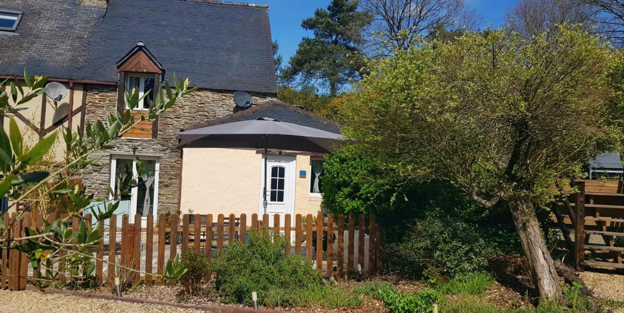 Le Vieux Moulin Gites - A Charming Stone Cottage With Garden View And Seasonal Pool Guégon Dış mekan fotoğraf